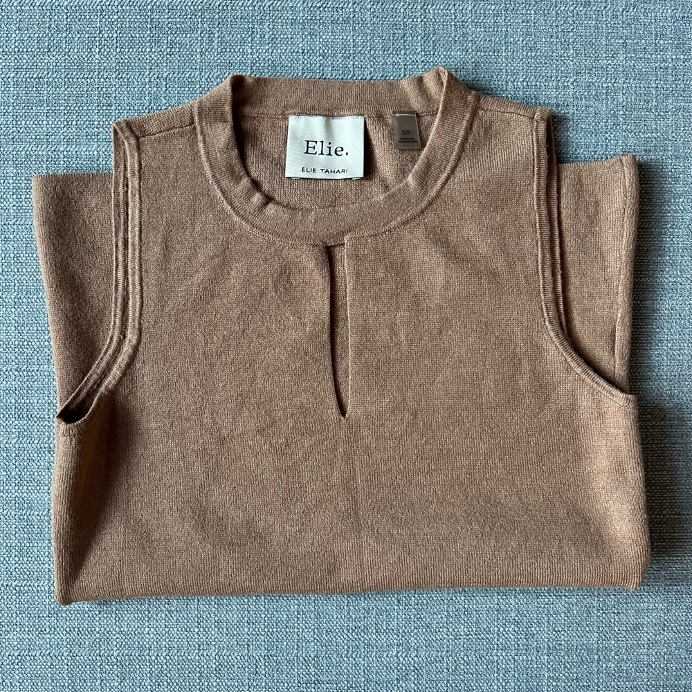 Elie Tahari Tan Keyhole Sleeveless Knit Top
